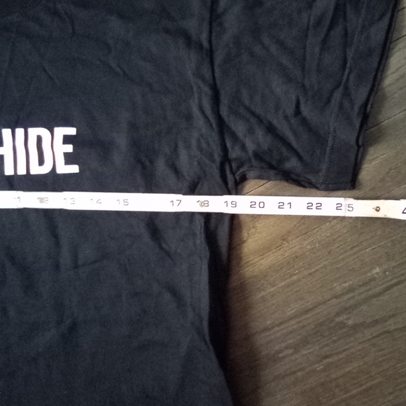 Black and White Ray Ban Tee Shirt "Never Hide" - Picture 6 of 8